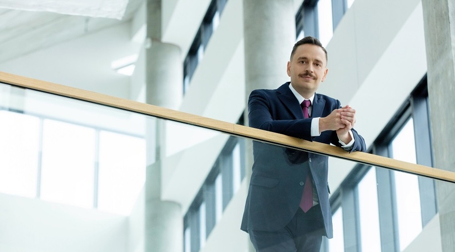 胜利！人民日报推出中英日三语种主题片