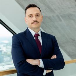 中报披露、股价闪崩,和黄医药(00013)为何仍吸引南下资金加速买入?