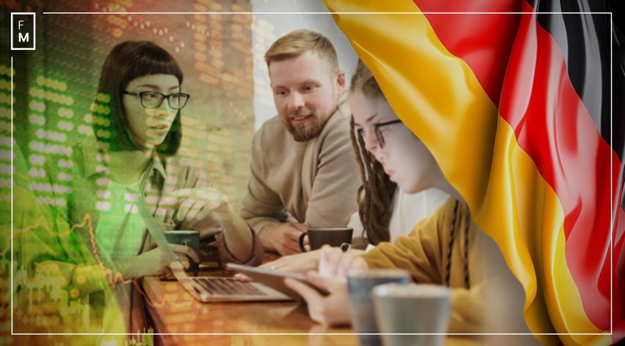 湛江边检站保障40万吨级转子帆加装船安全靠泊