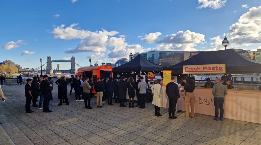 北水动向|北水成交净卖出13.2亿 中国人寿(02628)再获加仓 科网股及雅下水电概念出现分化